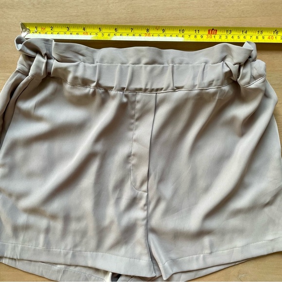 Babaton Gray High Waist Shorts Elastic Waistband Casual Fit - Picture 4 of 8